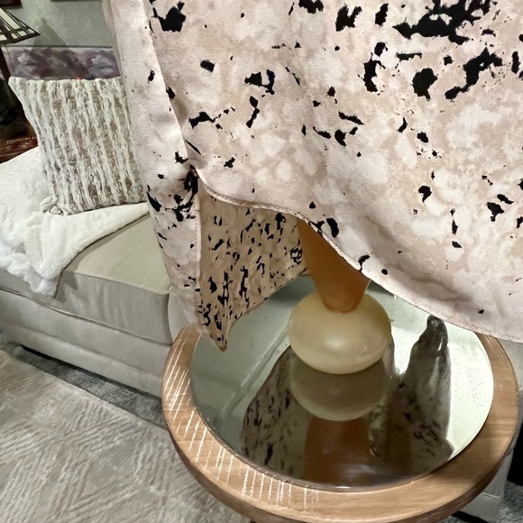 H by HALSTON Size M Speckled Chiffon Ruffled Asymmetrical Blouse Ivory Tan Black - Picture 11 of 12